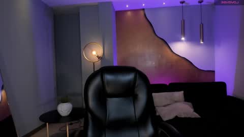  Donna Stonne  online show from 03.04.25