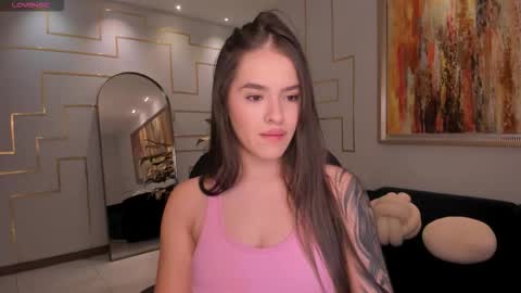 Snapshot of donnastonne chatting on 12.18.25 Donna Stonne online show from 12.18.25