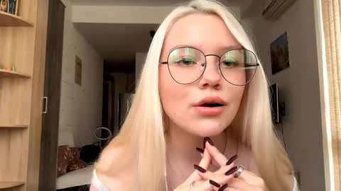 Snapshot of donnettakeblish chatting on 10.19.25 Stella online show from 10.19.25