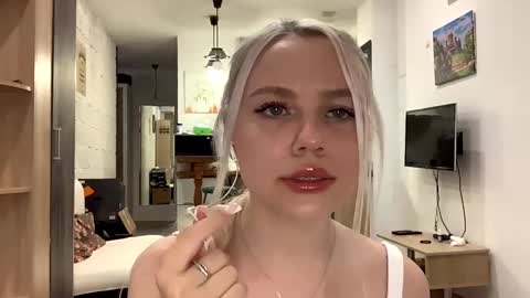 Snapshot of donnettakeblish chatting on 10.29.25 Stella online show from 10.29.25