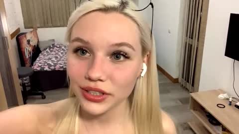 Snapshot of donnettakeblish chatting on 10.30.25 Stella online show from 10.30.25