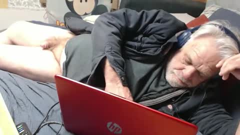 Snapshot of doouugcumming chatting on 11.22.25 cummingdoouug online show from 11.22.25