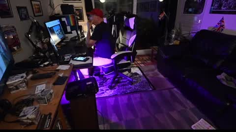 Snapshot of dopeleaf2 chatting on 12.01.24 dopeleaf2 online show from 12.01.24