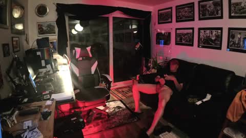 Snapshot of dopeleaf2 chatting on 12.22.24 dopeleaf2 online show from 12.22.24