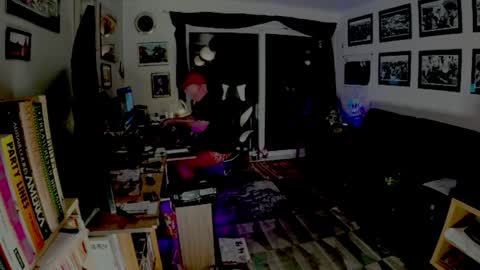 Snapshot of dopeleaf2 chatting on 02.02.25 dopeleaf2 online show from 02.02.25