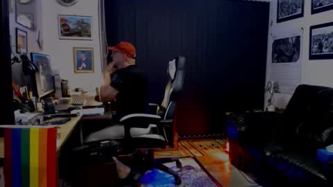Snapshot of dopeleaf2 chatting on 09.11.25 dopeleaf2 online show from 09.11.25