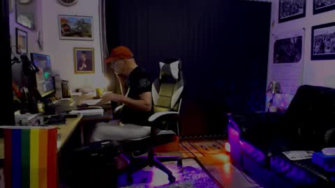 Snapshot of dopeleaf2 chatting on 09.12.25 dopeleaf2 online show from 09.12.25