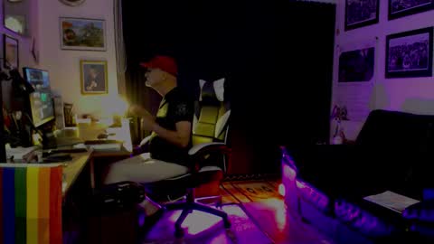 Snapshot of dopeleaf2 chatting on 09.13.25 dopeleaf2 online show from 09.13.25