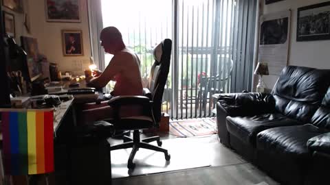 Snapshot of dopeleaf2 chatting on 10.16.25 dopeleaf2 online show from 10.16.25
