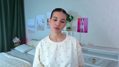 Snapshot of dorarindels chatting on 03.24.26 Kiki online show from 03.24.26