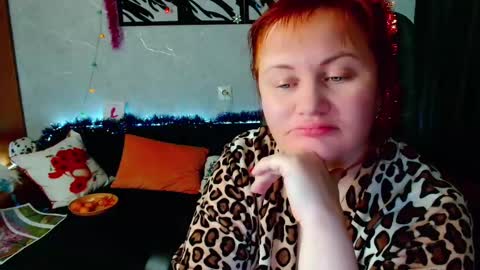 Snapshot of doraross chatting on 12.27.24 Dora online show from 12.27.24