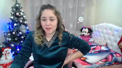 Snapshot of dorasuun chatting on 12.13.24 dorasuun online show from 12.13.24