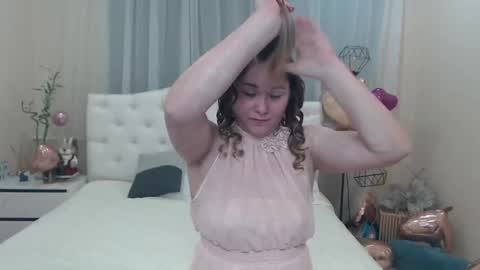 Snapshot of dorasuun chatting on 02.23.25 dorasuun online show from 02.23.25