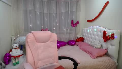 Snapshot of dorasuun chatting on 02.28.25 dorasuun online show from 02.28.25