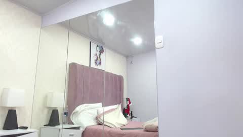 Anny online show from 12.22.25