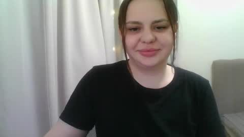 Snapshot of dori_cutie chatting on 03.19.26 dori_cutie online show from 03.19.26