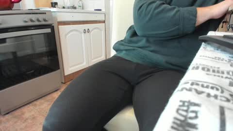 Snapshot of doriancretu95 chatting on 12.17.24 menu below online show from 12.17.24