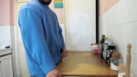 Snapshot of doriancretu95 chatting on 12.31.24 menu below online show from 12.31.24