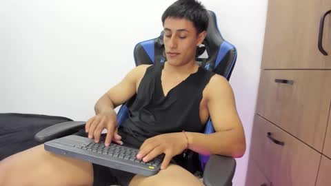 Snapshot of dorman_boy chatting on 11.05.25 dorman_boy online show from 11.05.25