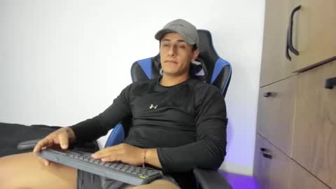 Snapshot of dorman_boy chatting on 11.16.25 dorman_boy online show from 11.16.25