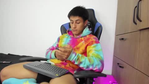 Snapshot of dorman_boy chatting on 11.17.25 dorman_boy online show from 11.17.25