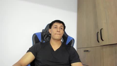 Snapshot of dorman_boy chatting on 12.02.25 dorman_boy online show from 12.02.25