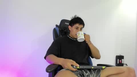 Snapshot of dorman_boy chatting on 12.17.25 dorman_boy online show from 12.17.25