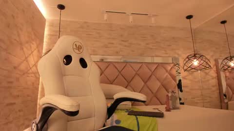 Snapshot of dorothy_vegga chatting on 02.22.25 DOROTHY online show from 02.22.25