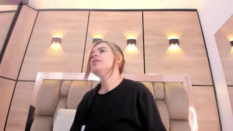 Snapshot of dorothy_vegga chatting on 11.19.25 DOROTHY online show from 11.19.25