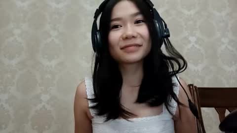 Snapshot of dorothygreene chatting on 10.14.25 YuKi online show from 10.14.25