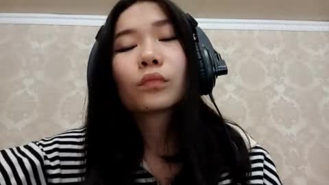 Snapshot of dorothygreene chatting on 10.21.25 YuKi online show from 10.21.25