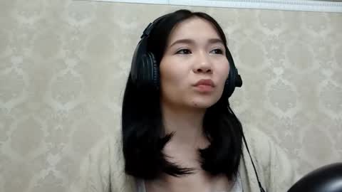 Snapshot of dorothygreene chatting on 10.22.25 YuKi online show from 10.22.25