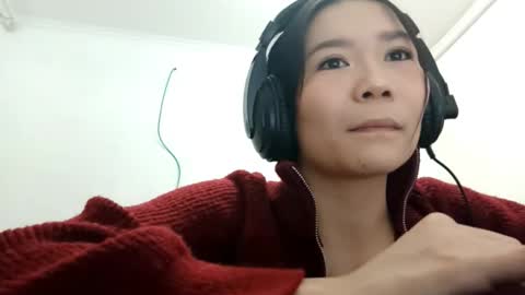 Snapshot of dorothygreene chatting on 11.04.25 YuKi online show from 11.04.25