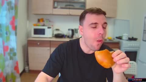 Snapshot of dosilasa chatting on 12.24.24 Sasha online show from 12.24.24