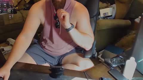 Snapshot of dotyoureyezez chatting on 10.28.25 DotYourEyezez online show from 10.28.25