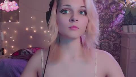 Snapshot of doublebubblecum chatting on 11.07.25 Angie online show from 11.07.25