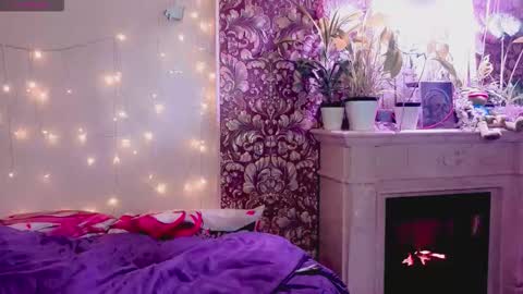 Snapshot of doublebubblecum chatting on 12.18.25 Angie online show from 12.18.25