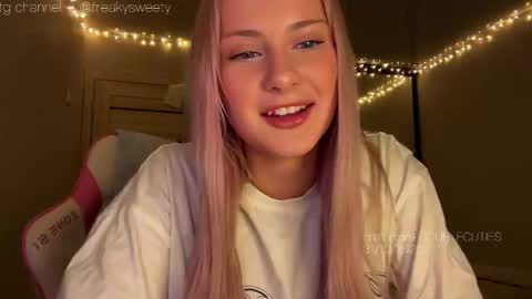 Lana  Eva  dont forget to give us a thumb up online show from 10.31.25