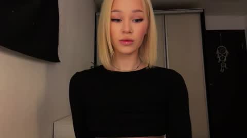 MOLLYYYY dont forget to give me a thumb up online show from 04.30.26