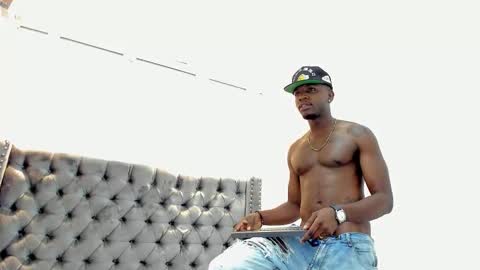 Snapshot of douglas_099 chatting on 09.09.25 DOUGLAS online show from 09.09.25