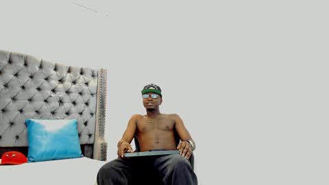 DOUGLAS online show from 09.11.25