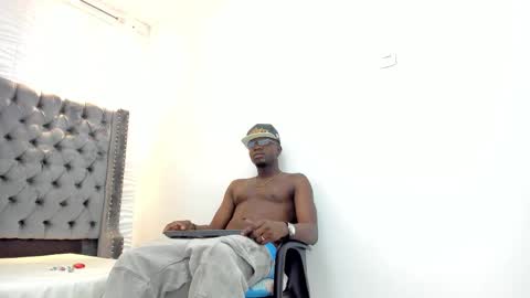 Snapshot of douglas_099 chatting on 09.22.25 DOUGLAS online show from 09.22.25