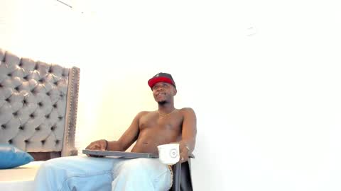 Snapshot of douglas_099 chatting on 09.29.25 DOUGLAS online show from 09.29.25