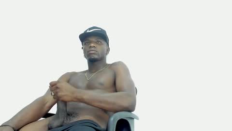 Snapshot of douglas_099 chatting on 10.04.25 DOUGLAS online show from 10.04.25