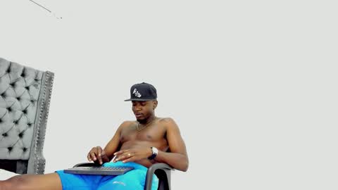 Snapshot of douglas_099 chatting on 10.16.25 DOUGLAS online show from 10.16.25