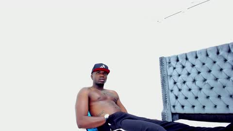 Snapshot of douglas_099 chatting on 10.17.25 DOUGLAS online show from 10.17.25