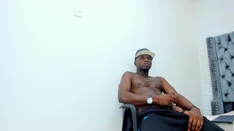 Snapshot of douglas_099 chatting on 10.21.25 DOUGLAS online show from 10.21.25