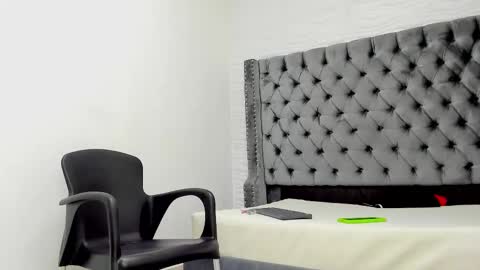 Snapshot of douglas_099 chatting on 10.22.25 DOUGLAS online show from 10.22.25