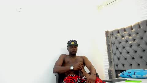 Snapshot of douglas_099 chatting on 10.27.25 DOUGLAS online show from 10.27.25