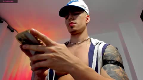 Snapshot of douglassafado chatting on 12.01.25 Douglas Safado online show from 12.01.25